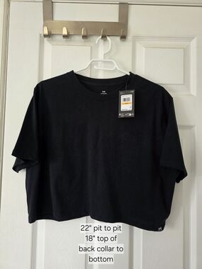 NWT | Under Armour Cropped Tee | SZ Small